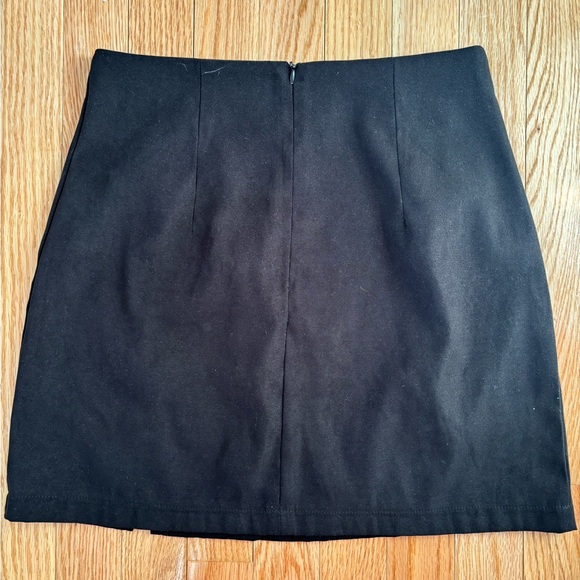 Classic Black Women's Skirt - Picture 5 of 7